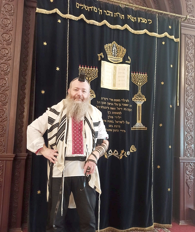 Den vyšyvanky v synagoze, 2022. Zdroj: osobní archiv pamětníka (Cvi Hirš Blinder)